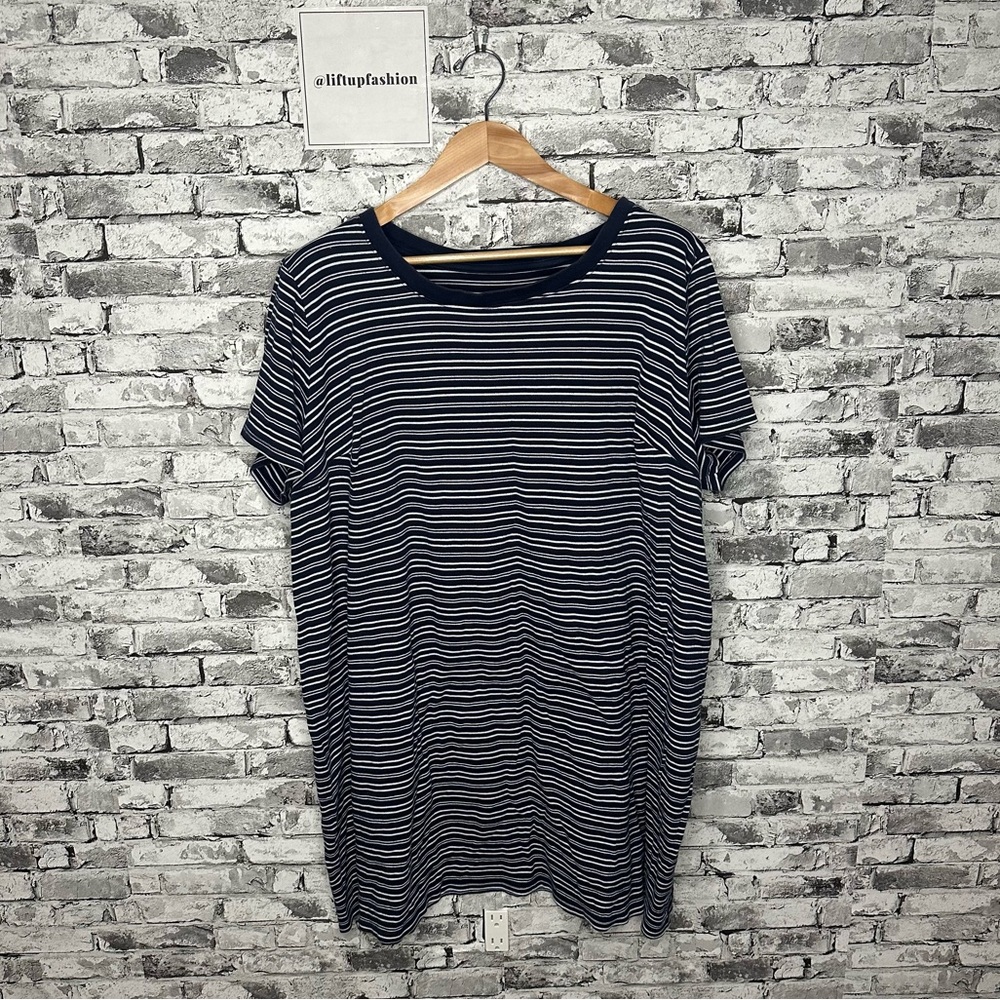 EUC Ava & Viv Blue and White Striped Short Sleeve Tee Size 4X (RN 17730)